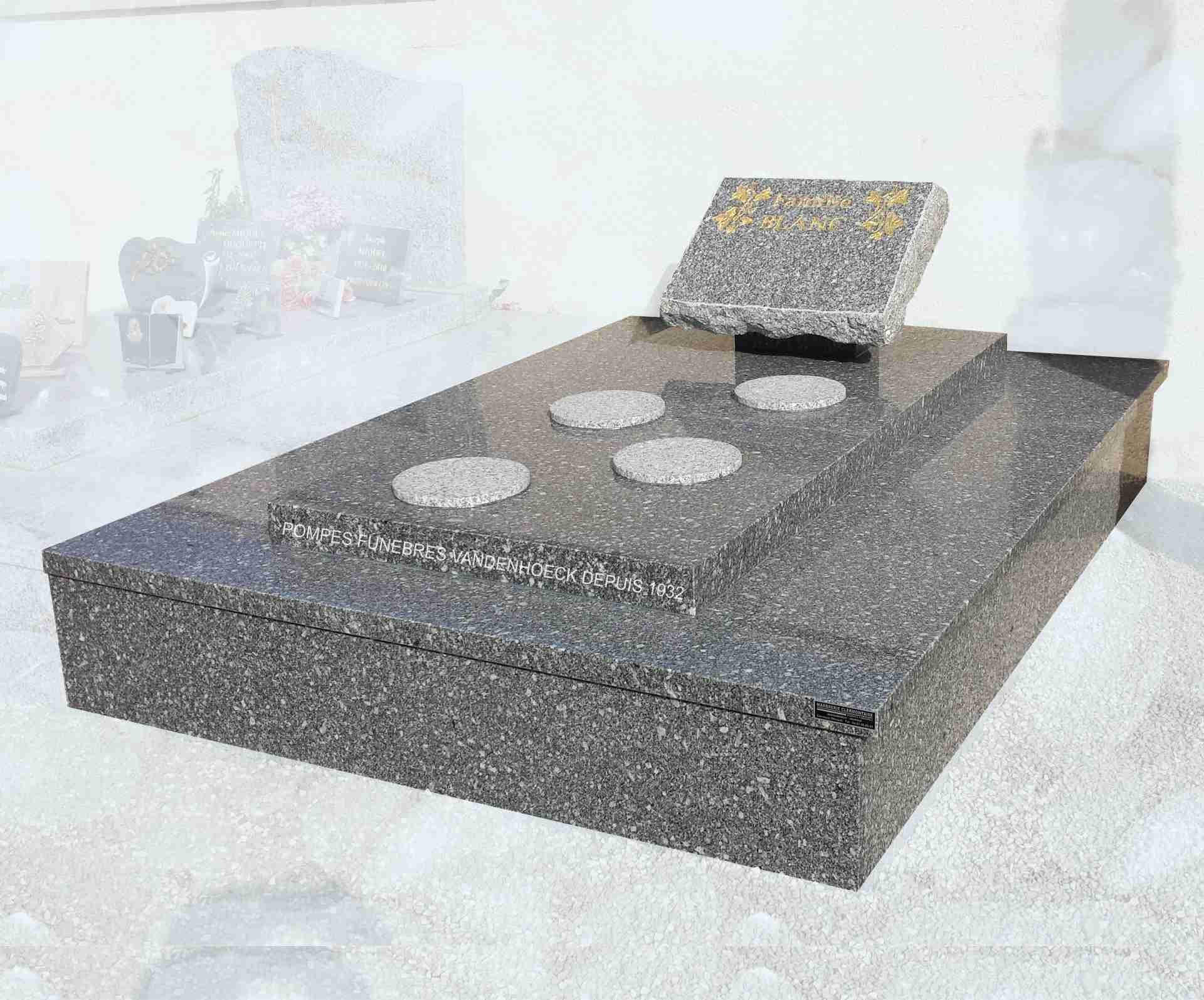 pierre tomballe granit du tarn foncé stéle eclatéé chemin flammé